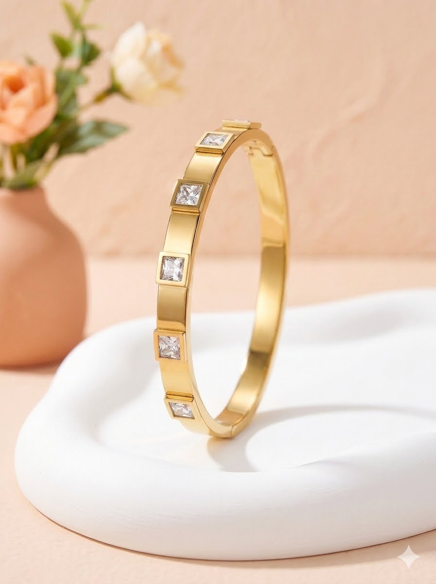 Royal Square Gold Handcuff