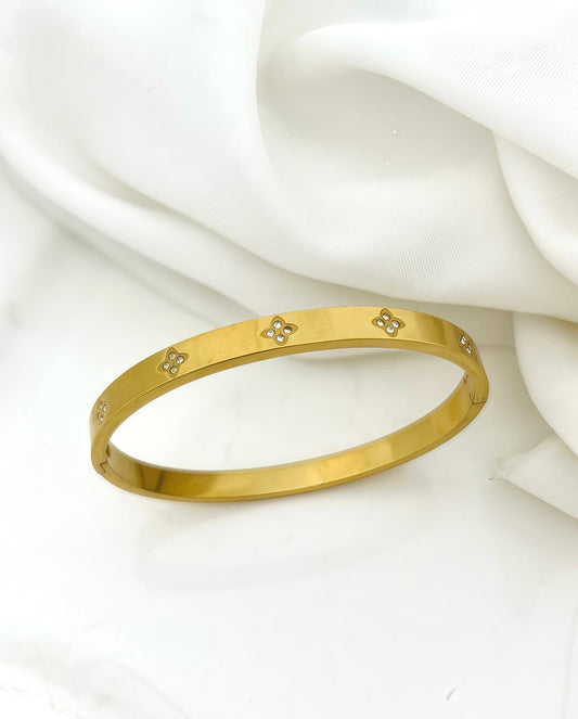 Minimal stone Gold Handcuff