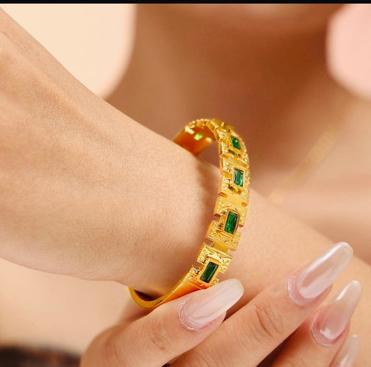 Royal Heritage Green Stone Gold Handcuff
