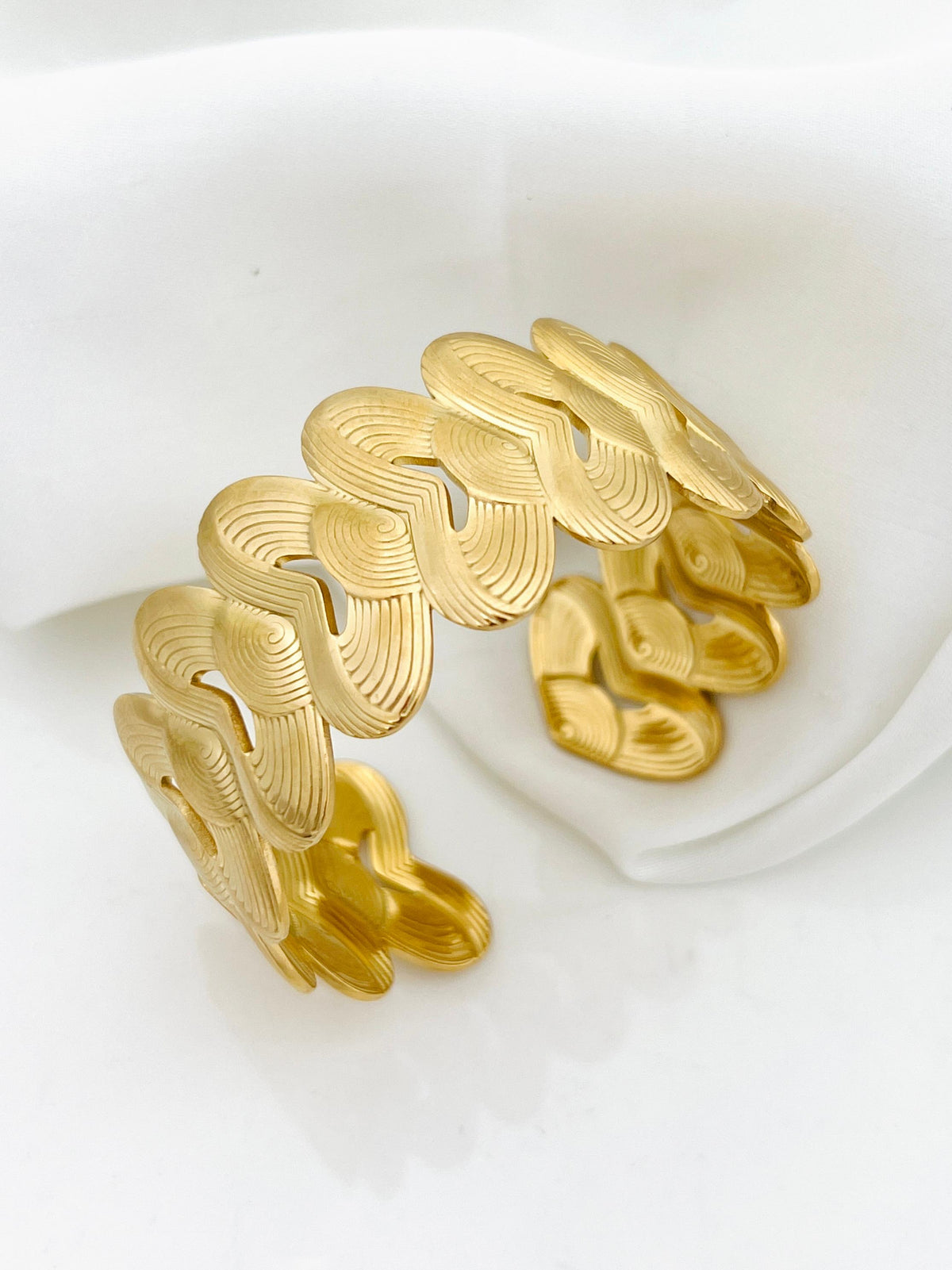 Royal Wave Textured Handcuff Premium Stainless Steel