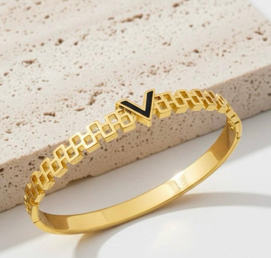 V Styled Premium Handcuff